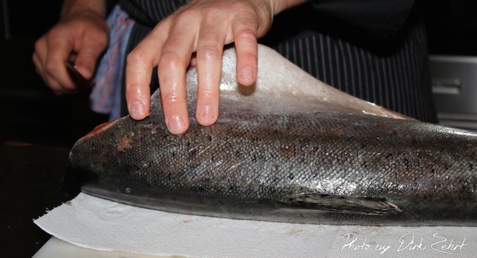 frischen fisch ausnehmen und vakuumieren